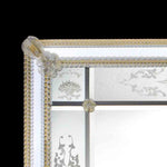 Load image into Gallery viewer, angolo di specchio veneziano rettangolare con fasce incise a mano e fiori, foglie e canne lavorate in vetro di murano di colore oro/cristallo su fondo argento
