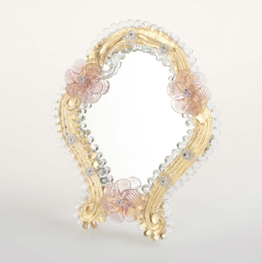 Elegante specchio artigianale da tavolo "Calla" con riflessi Oro e dettagli floreali di colore rosa