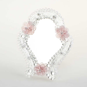 Elegante specchio artigianale da tavolo "Calla" con riflessi Argento e dettagli floreali di colore rosa