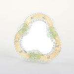 Load image into Gallery viewer, Piccolo specchio artigianale da tavolo &quot;Camelia&quot; con riflessi Oro e dettagli floreali di colore verde
