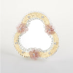 Load image into Gallery viewer, Piccolo specchio artigianale da tavolo &quot;Camelia&quot; con riflessi Oro e dettagli floreali di colore rosa
