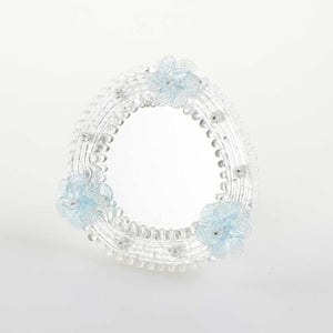 Elegante specchio artigianale da tavolo "Fresia" con riflessi Argento e dettagli floreali di colore azzurro